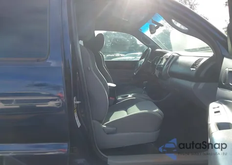 2013 Toyota Tacoma Base V6 z USA, uszkodzony, nr VIN 3TMLU4EN0DM109686